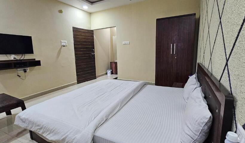 חדר דחוקס עם מיטת קינג, Shikhar Palace