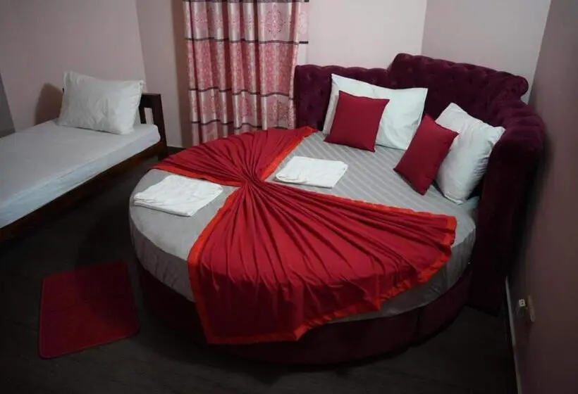 Standard Kolmen Hengen Huone, Airport Villa D 87