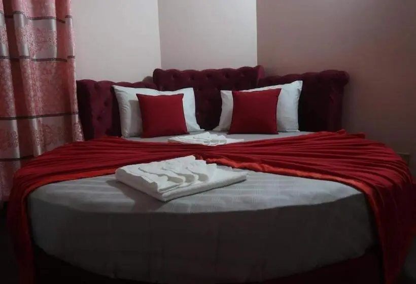 Standard Kolmen Hengen Huone, Airport Villa D 87