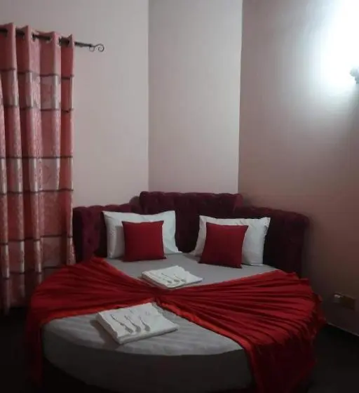 Standard Kolmen Hengen Huone, Airport Villa D 87