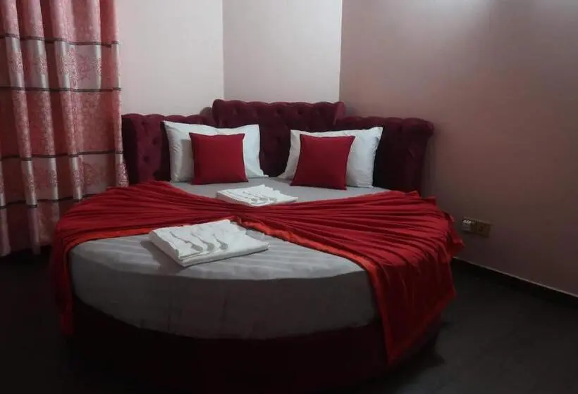 Standard Kolmen Hengen Huone, Airport Villa D 87