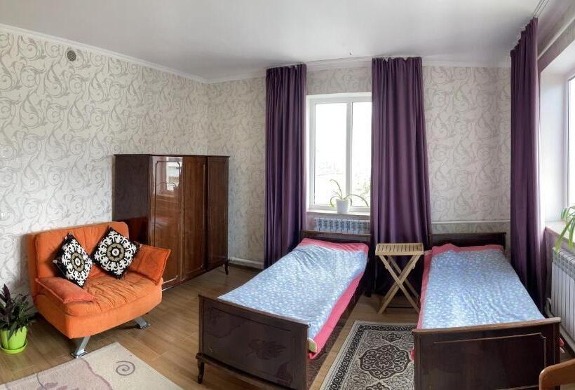 اتاق استاندارد با چشم‌انداز کوهستان, Lake House