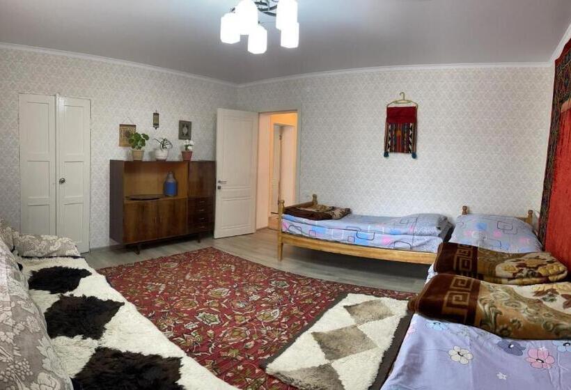 اتاق خانوادگی, Lake House