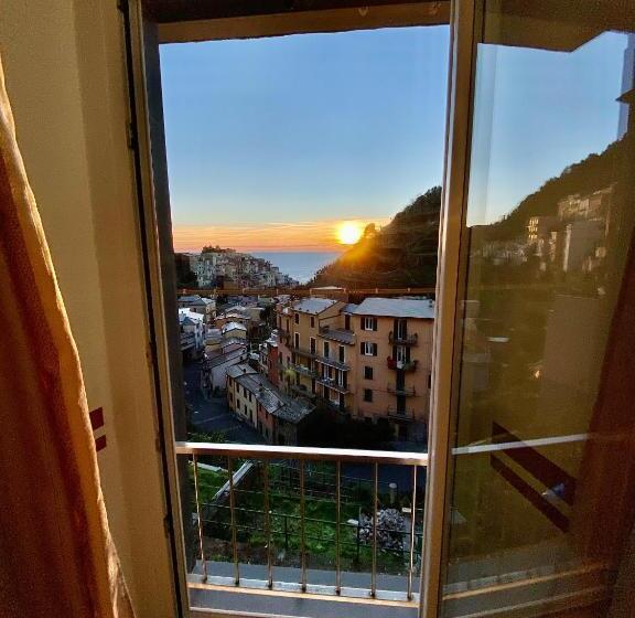 اتاق سه نفره سوپریور با چشم‌انداز دریا, The Manarola Main Plaza