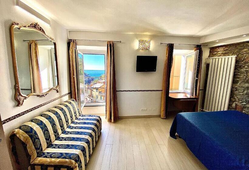 Четырехместный Номер Стандарт Вид на Море, The Manarola Main Plaza