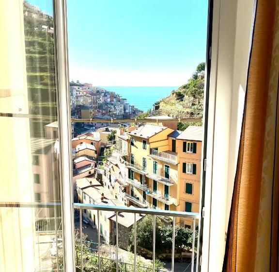 Четырехместный Номер Стандарт Вид на Море, The Manarola Main Plaza