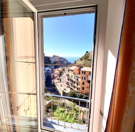 Четырехместный Номер Стандарт Вид на Море, The Manarola Main Plaza