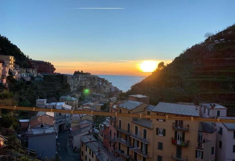 اتاق سه نفره سوپریور با چشم‌انداز دریا, The Manarola Main Plaza