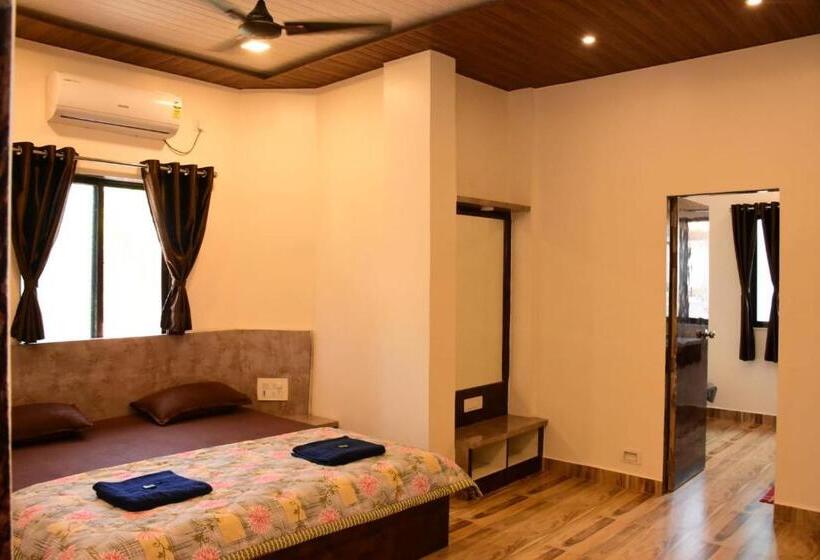 חדר משפחתי, Suyog Hotel,matheran