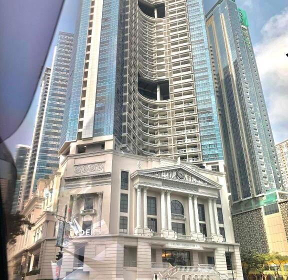 استودیو استاندارد با بالکن, The Glenanna At The Fort   Uptown Parksuites Tower2