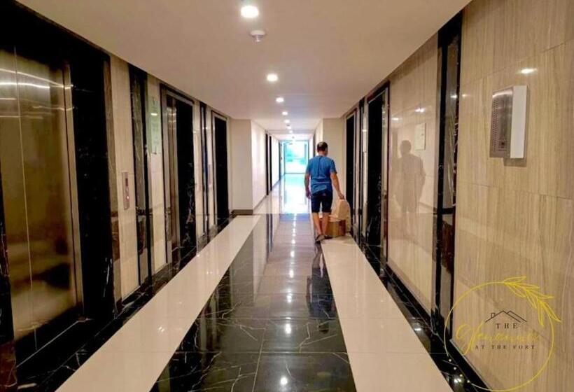 استودیو استاندارد با بالکن, The Glenanna At The Fort   Uptown Parksuites Tower2