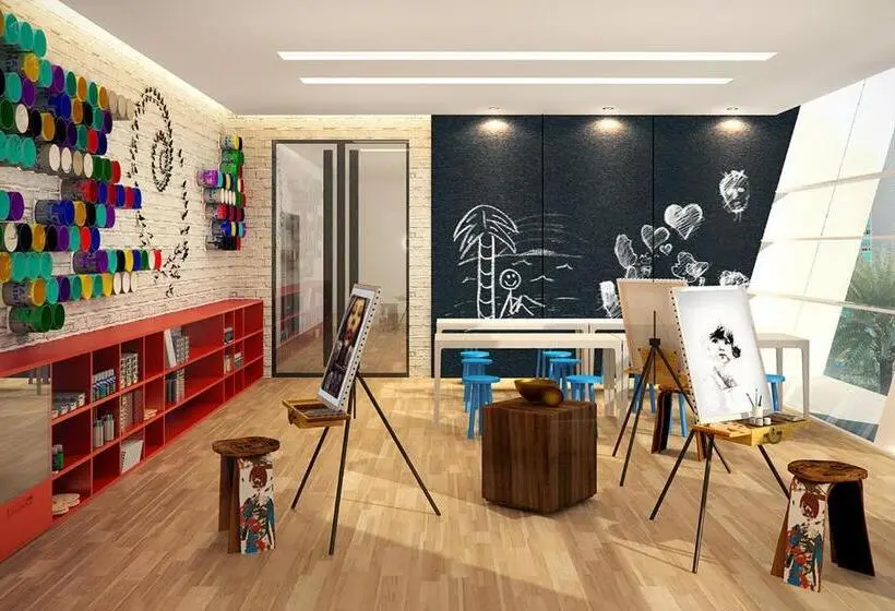 デラックススタジオ, The Residences At Commonwealth By Century Properties