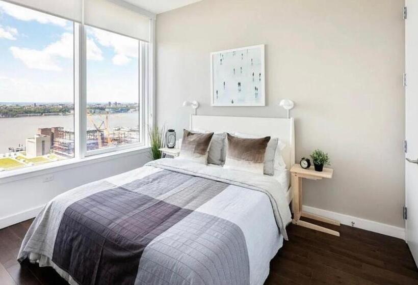 침실 3개 아파트, Time Square Condos