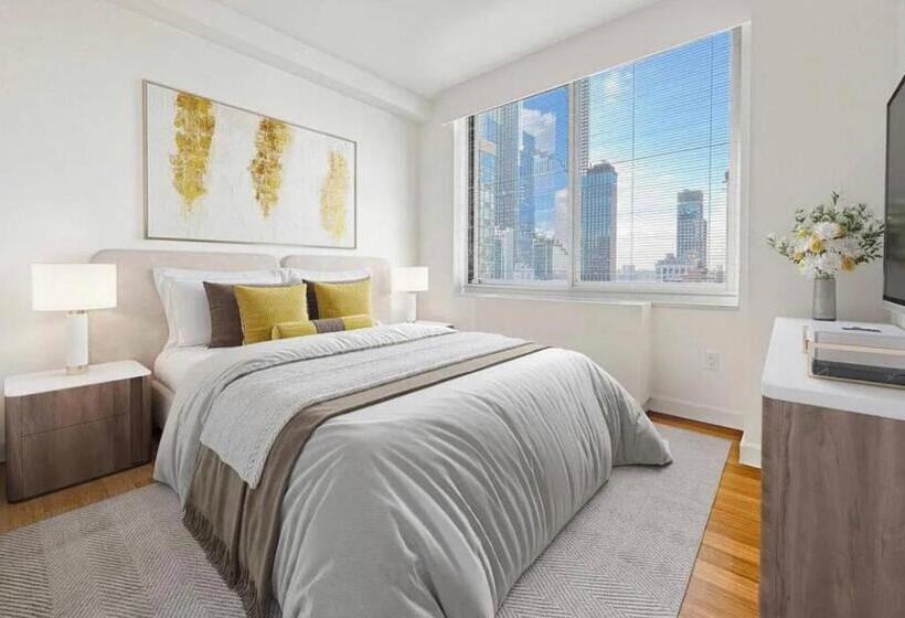 침실 3개 아파트, Time Square Condos