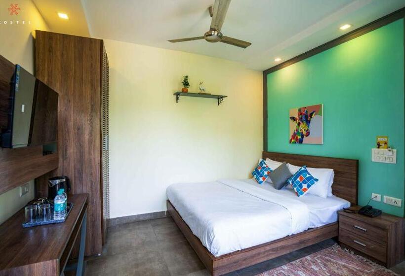 חדר בסיסי עם מרפסת, Zostel Jim Corbett