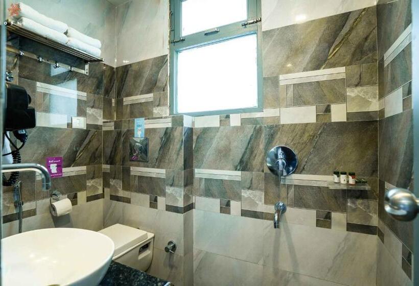 חדר בסיסי עם מרפסת, Zostel Jim Corbett