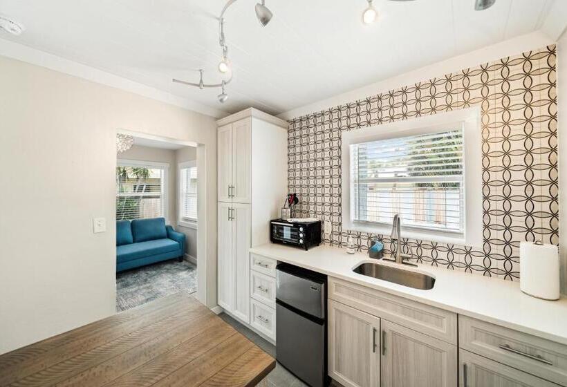 إستوديو قياسى, Banana River Resort