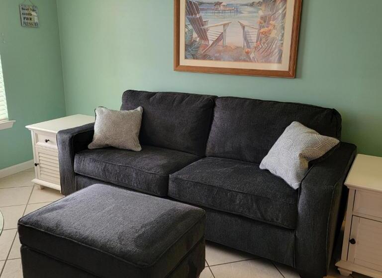 דירת חדר נוף לים, Champagne Isle Resort Unit 107