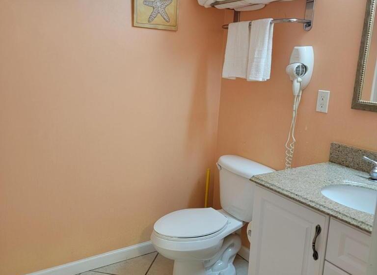 דירת חדר נוף לים, Champagne Isle Resort Unit 107