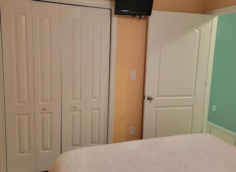 דירת חדר נוף לים, Champagne Isle Resort Unit 107