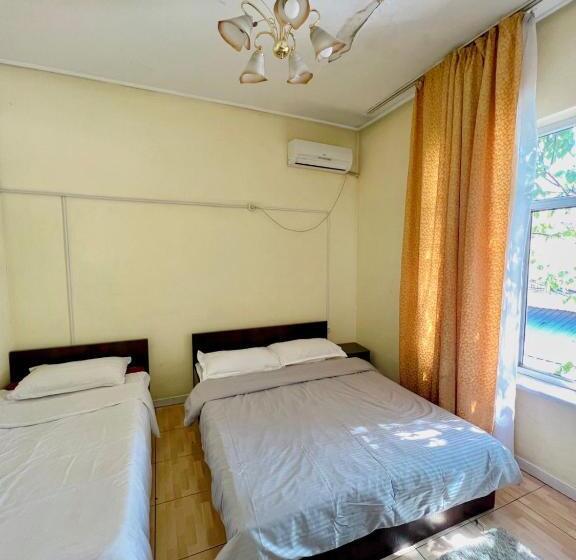 اتاق استاندارد سه نفره, Eurasia