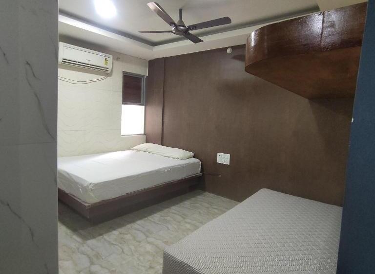 Семейный Номер, Hyton Grand Kilambakkam