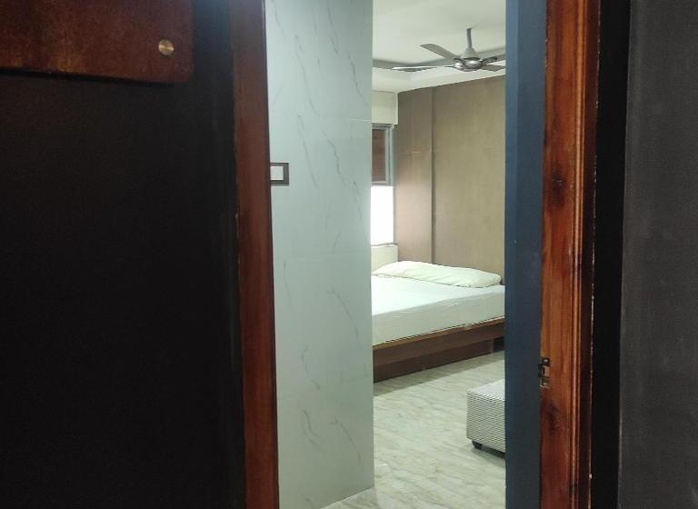 Семейный Номер, Hyton Grand Kilambakkam