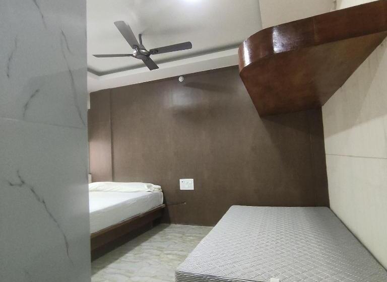 Семейный Номер, Hyton Grand Kilambakkam