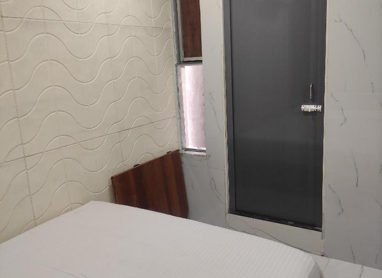 Номер Стандарт с Балконом, Hyton Grand Kilambakkam