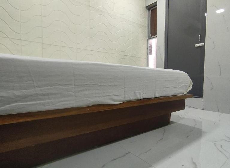Номер Стандарт с Балконом, Hyton Grand Kilambakkam