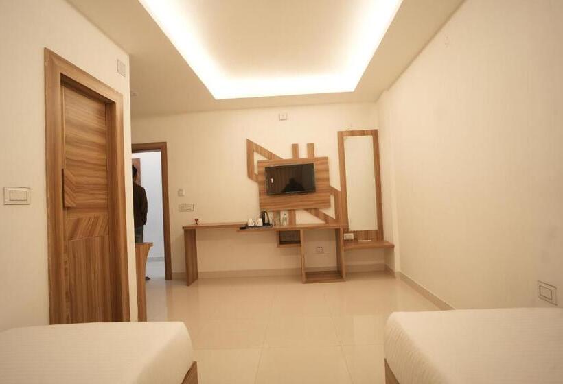 标准间, Shanti International