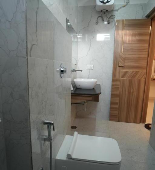 套房, Shanti International