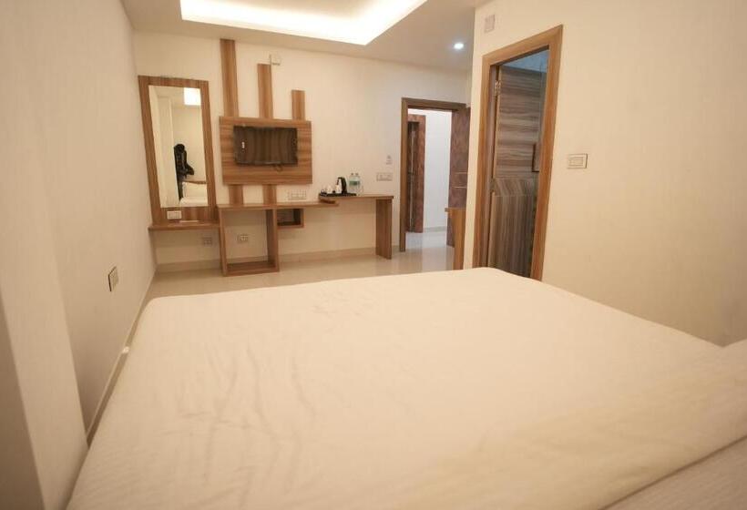 套房, Shanti International