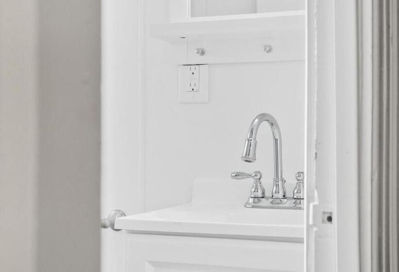 스탠다드 룸, The Blue Anchor Unit #3