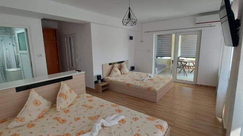 اتاق استاندارد چهار تخته, Casa Francisc