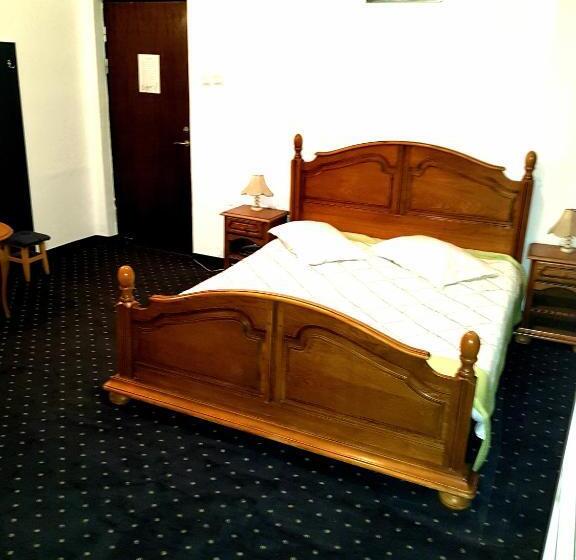 Pokój Standard Trzyosobowy, Dalin Vila