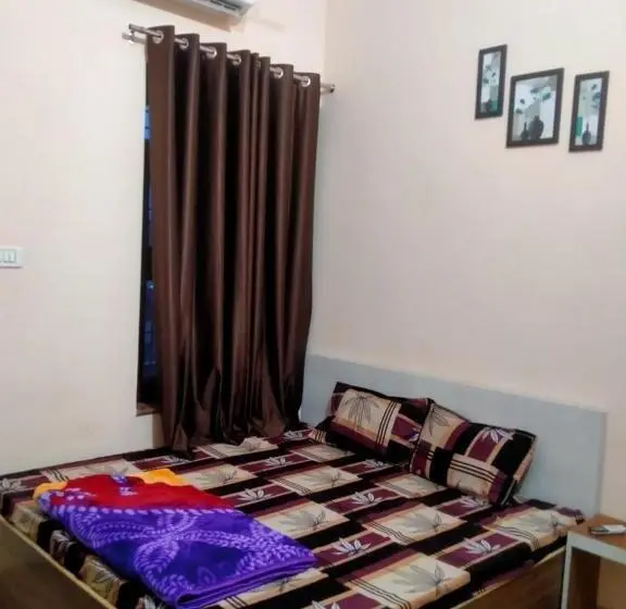 Perhehuone, Shiv Shakti Palace