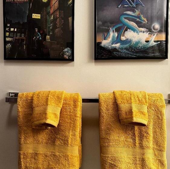 جناح, The Music House