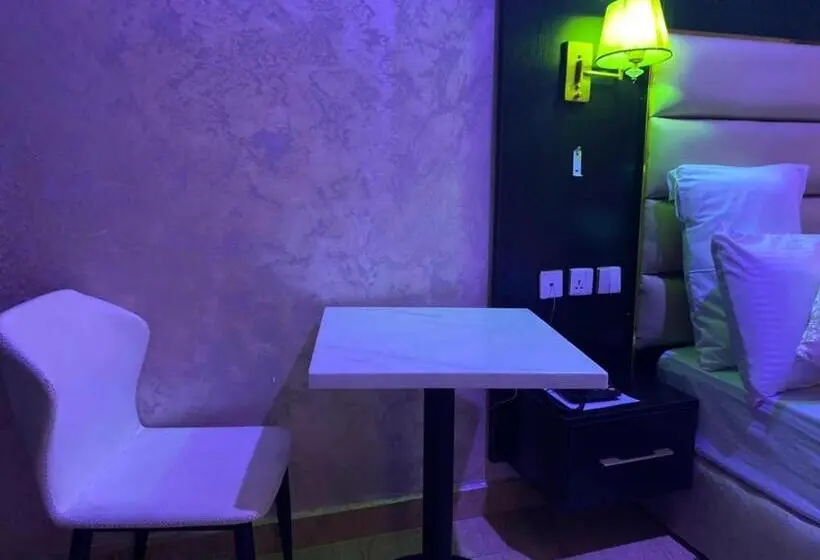 سوییت لوکس, Rove Luxury Hotel And Suites