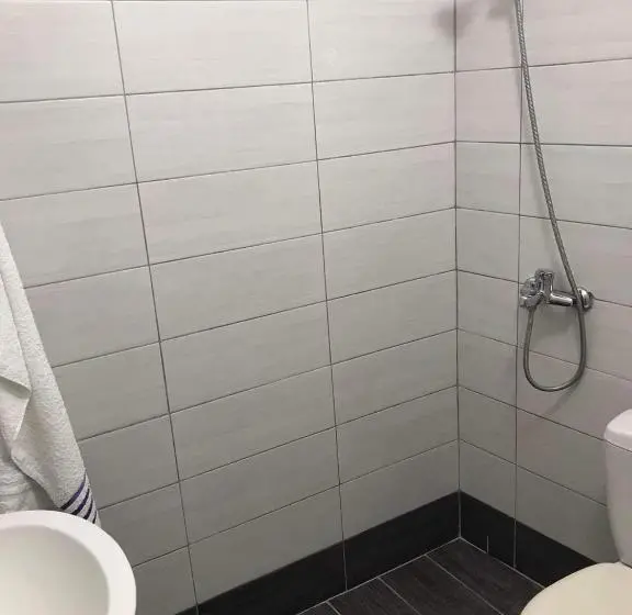 اتاق استاندارد سه نفره, Hostel Xarba