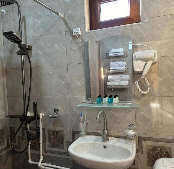 سوییت با چشم‌انداز کوه, Colibri