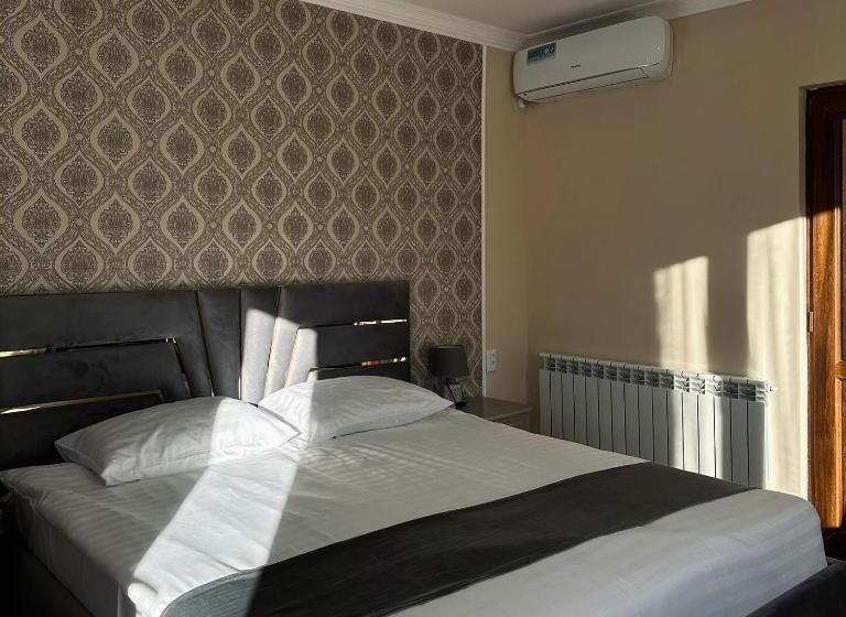 سوییت با چشم‌انداز کوه, Colibri