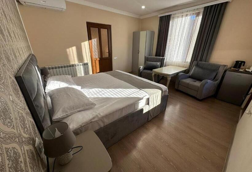 سوییت با چشم‌انداز کوه, Colibri