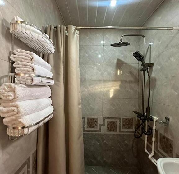 سوییت با چشم‌انداز کوه, Colibri