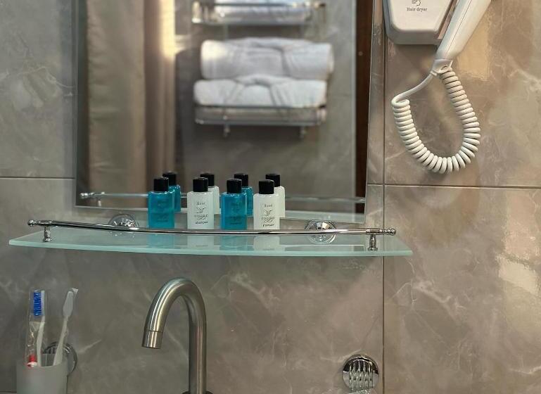 سوییت با چشم‌انداز کوه, Colibri