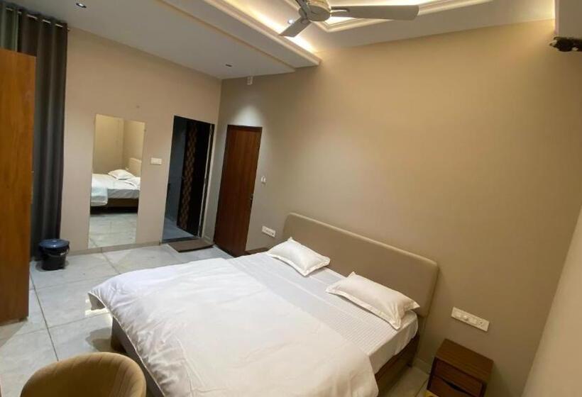 Quarto Deluxe, Hari Leela Fort View Palace