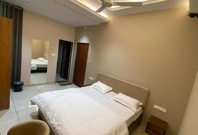 Deluxe-huone, Hari Leela Fort View Palace