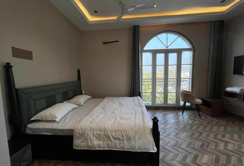 Люкс Вид на Горы, Hari Leela Fort View Palace