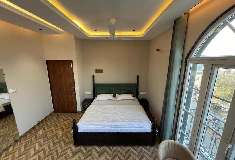 Люкс Вид на Горы, Hari Leela Fort View Palace