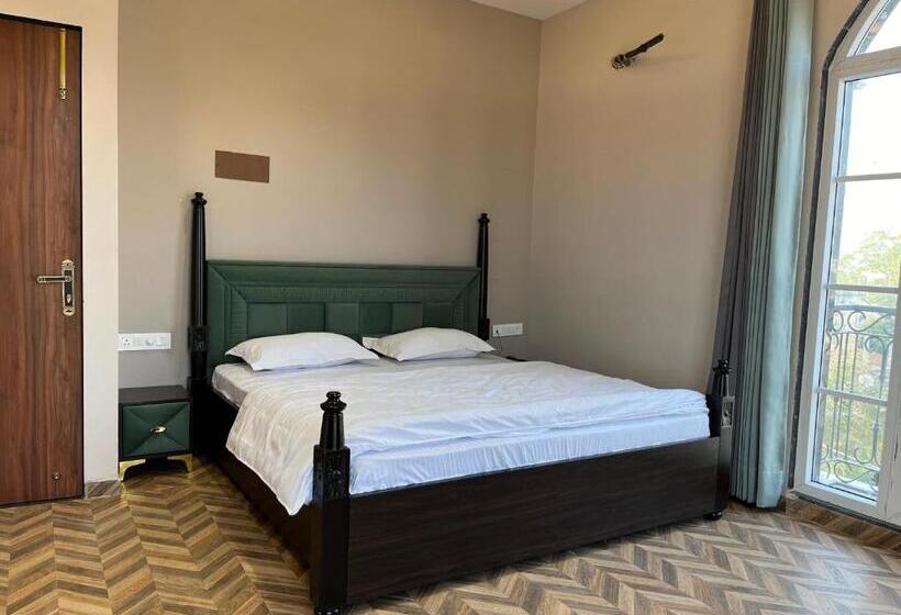 Люкс Вид на Горы, Hari Leela Fort View Palace
